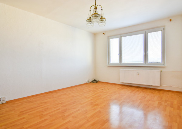 Družstevný 3-izbový byt so šatníkom a nádherným výhľadom